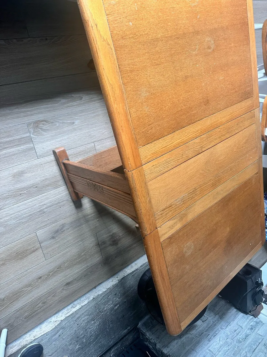 Table and chairs - Image 4