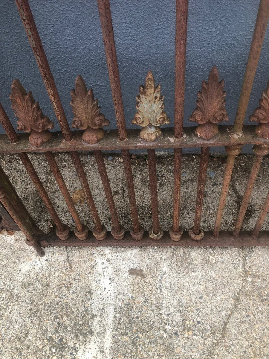 Gates with castings - Image 3