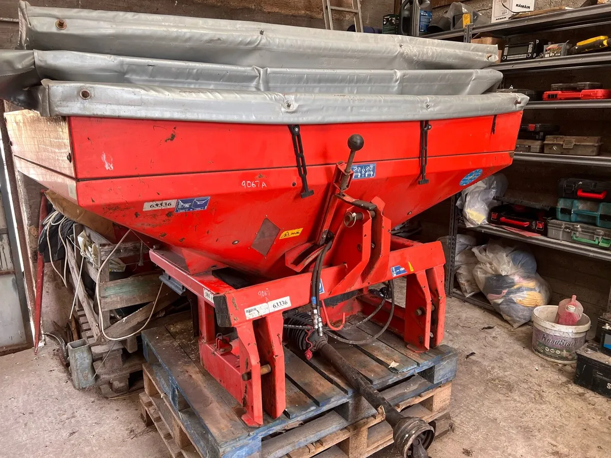 Rauch fertilizer spreader - Image 2