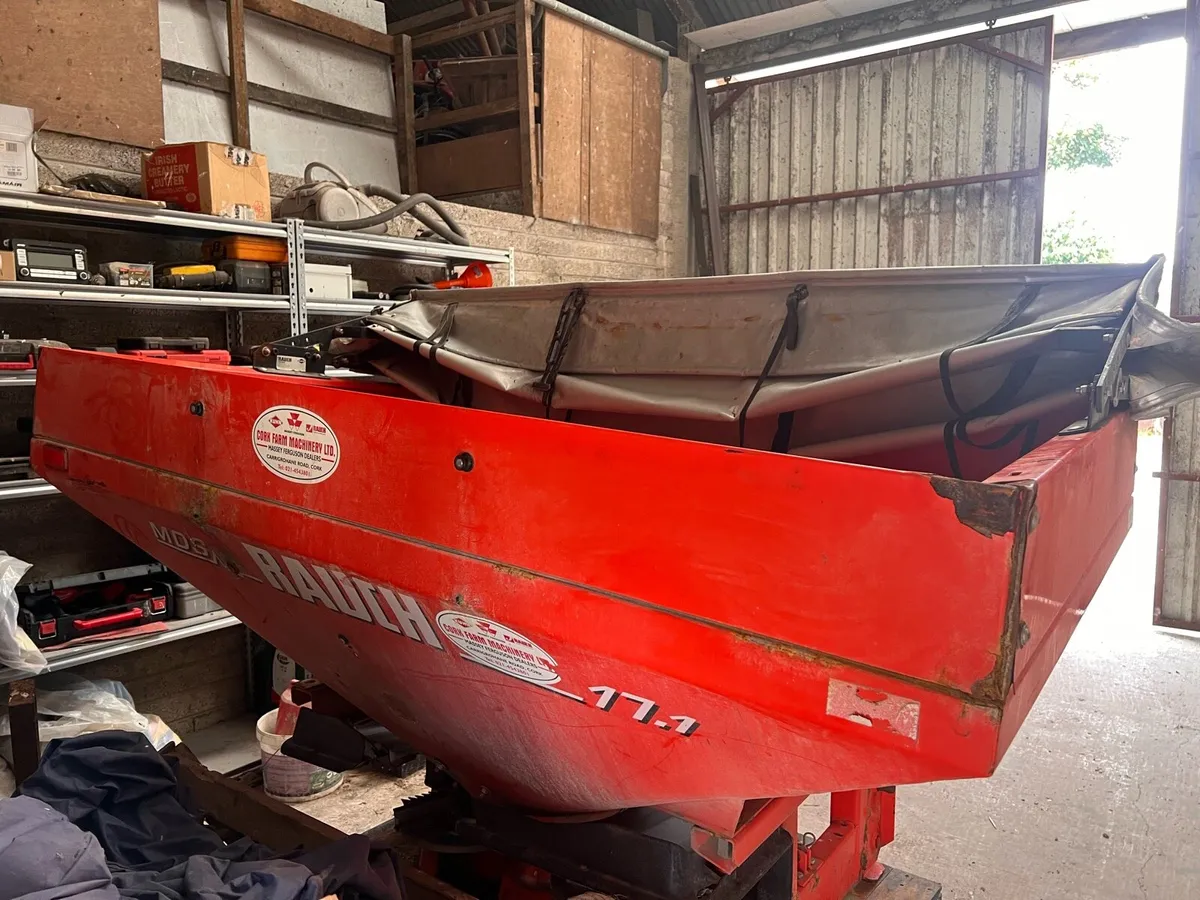 Rauch fertilizer spreader - Image 3