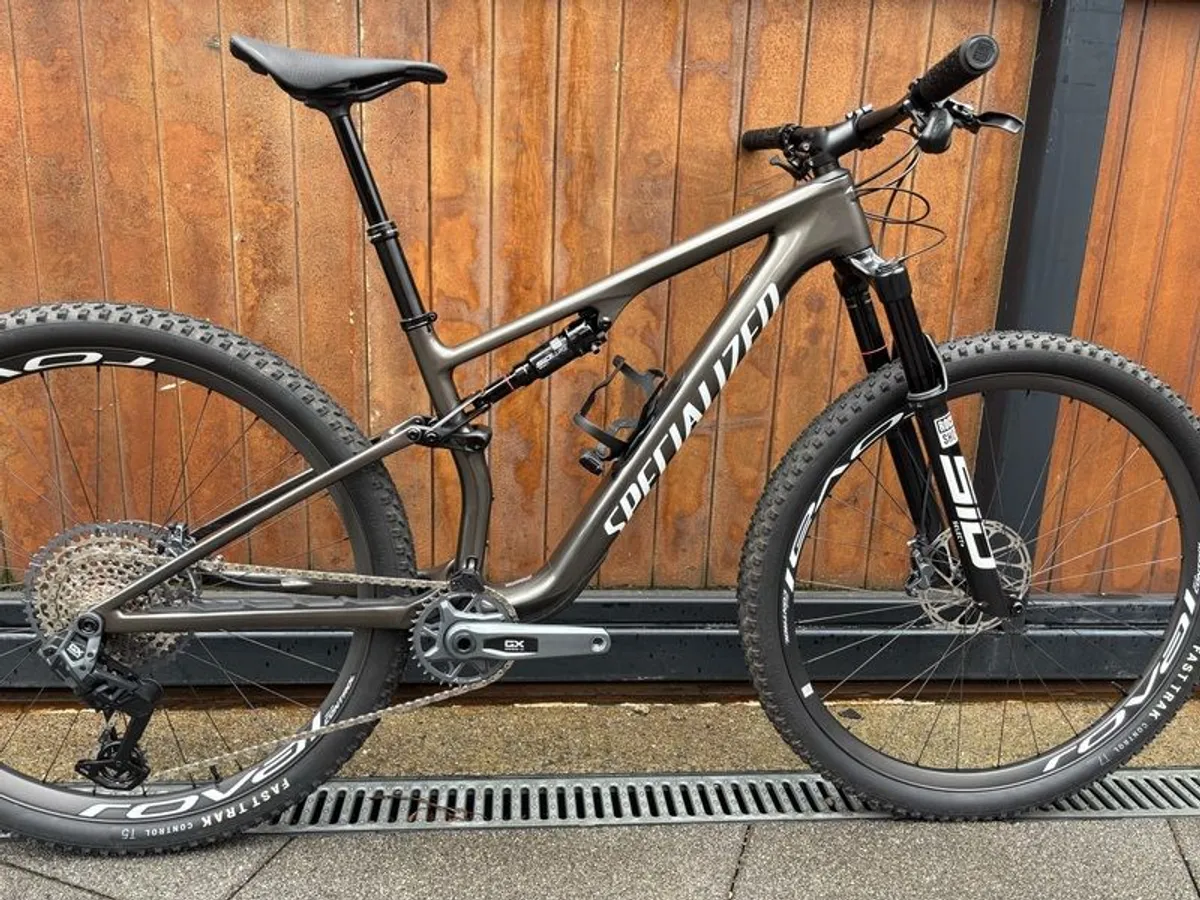 Specialized Epic 8 Expert Medium - Image 1