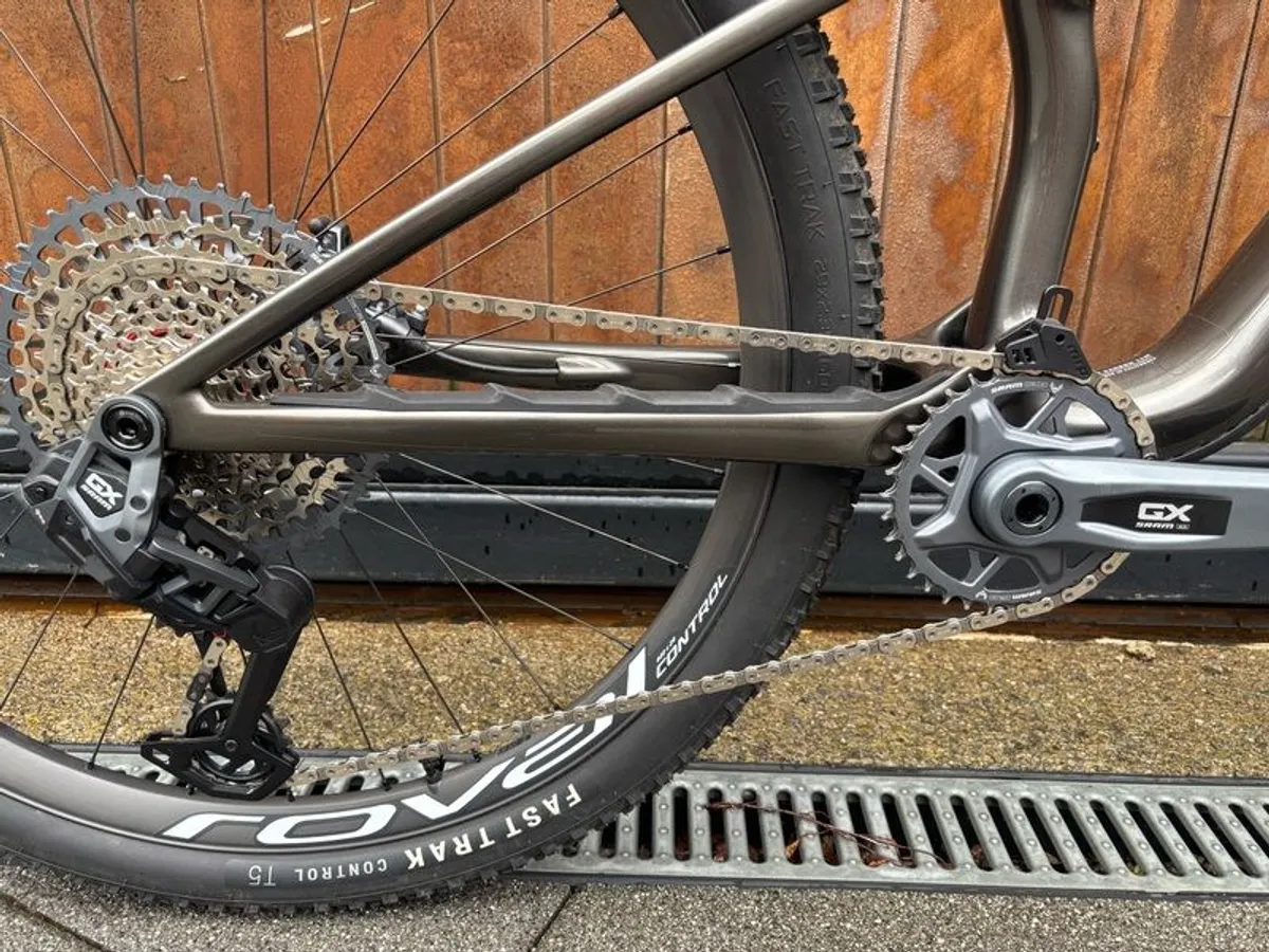 Specialized Epic 8 Expert Medium - Image 3