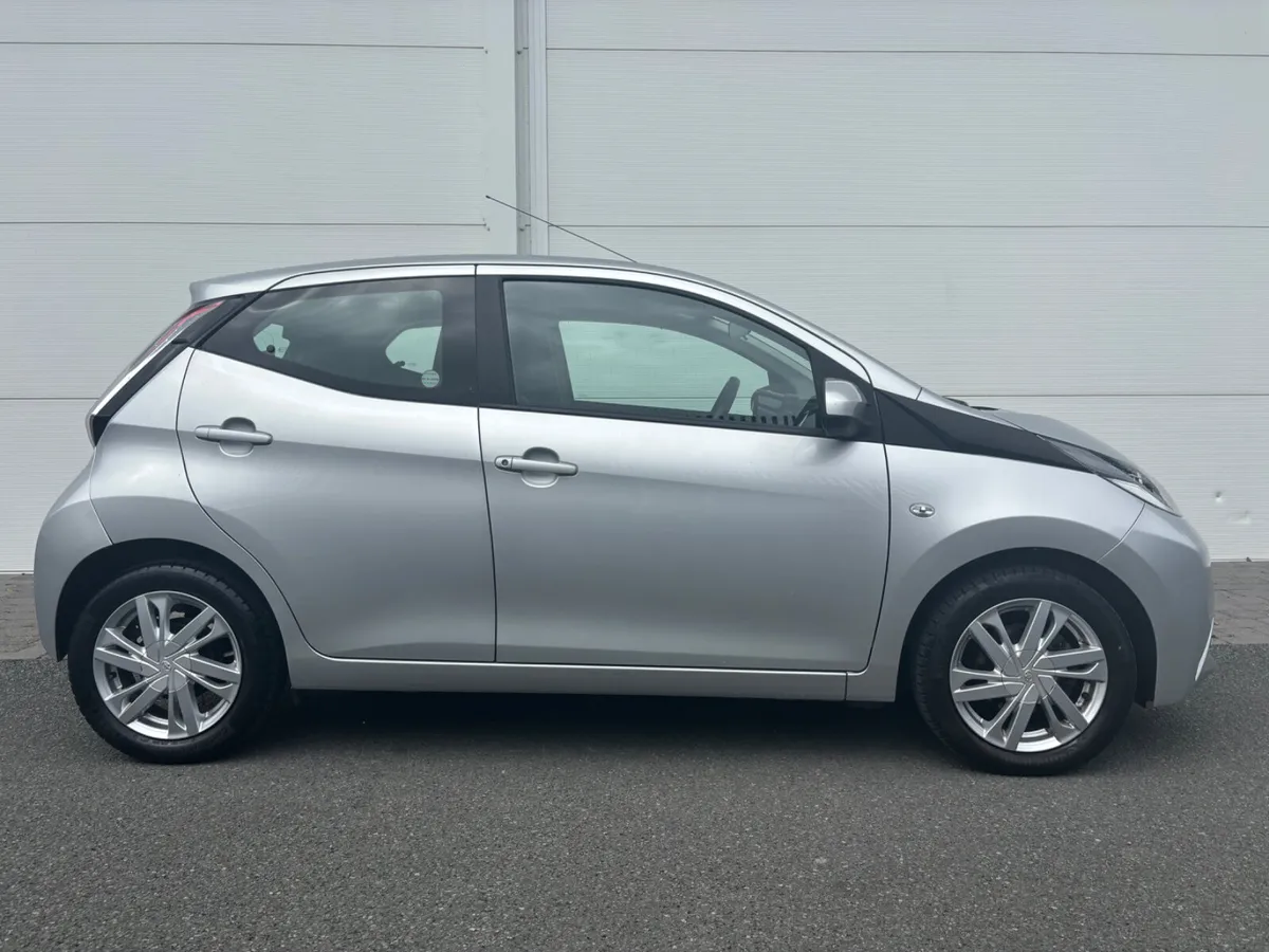 2018 TOYOTA AYGO X-PLAY 1.0i LOW KMS - Image 4