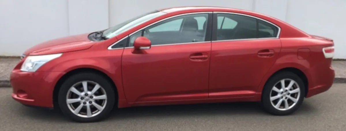 Toyota Avensis 2011 - Image 2
