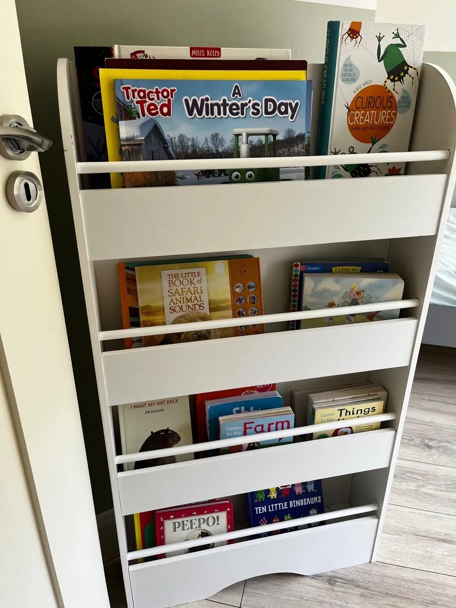 Children’s bookshelf - Image 1