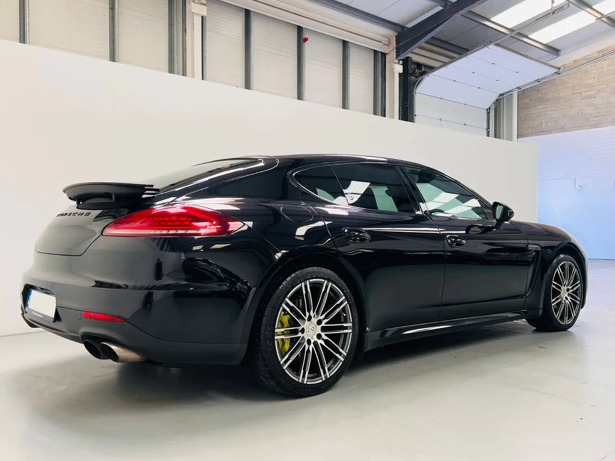 2015 Porsche Panamera 3.0L E-Hybrid - Image 4