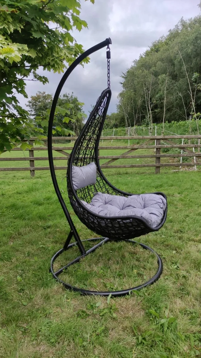 Hanging Swings Eggs – Metal Frame - Image 3