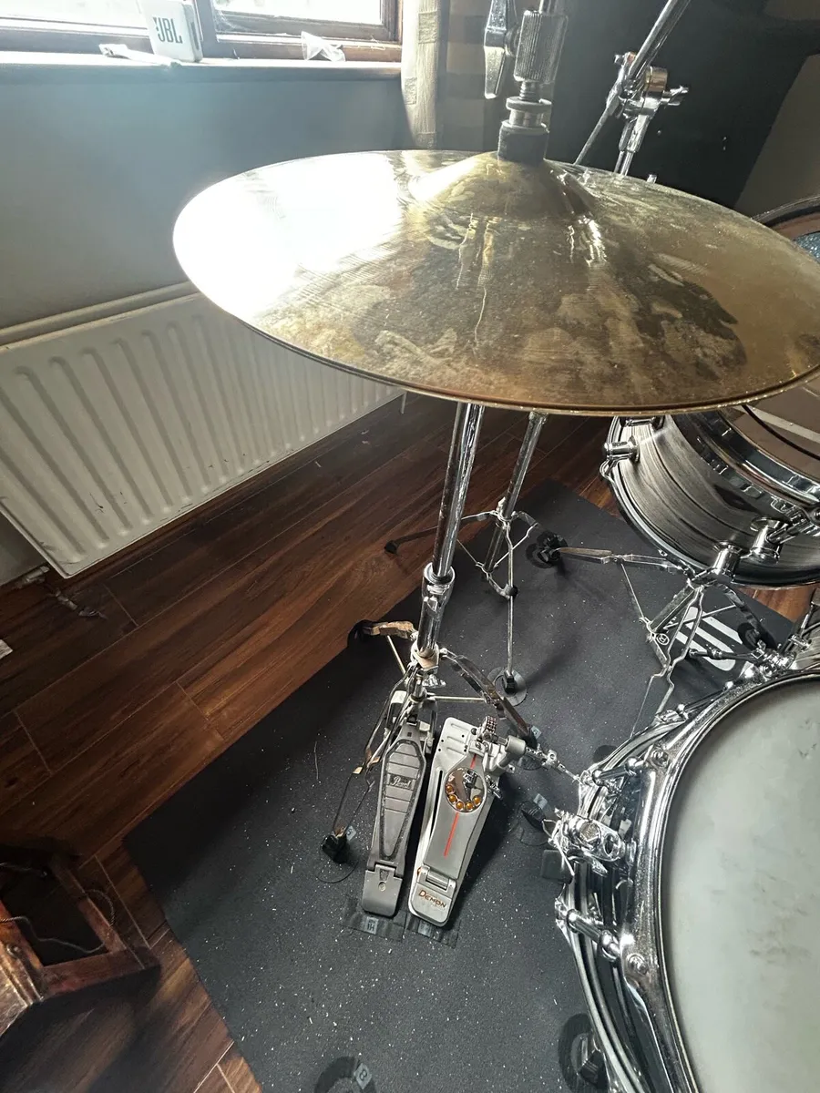 Drum hardware & cymbals - Image 3