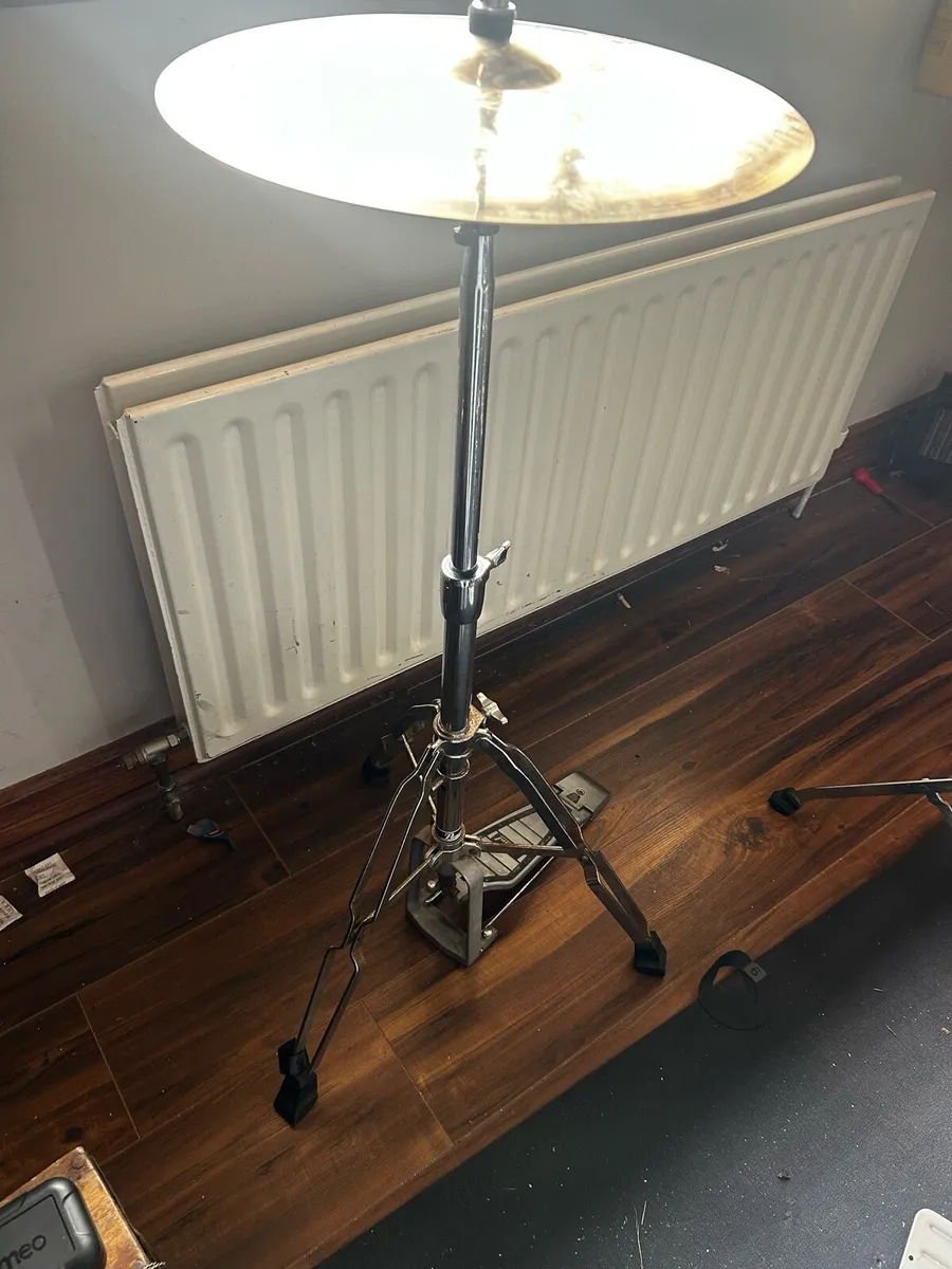 Drum hardware & cymbals - Image 4