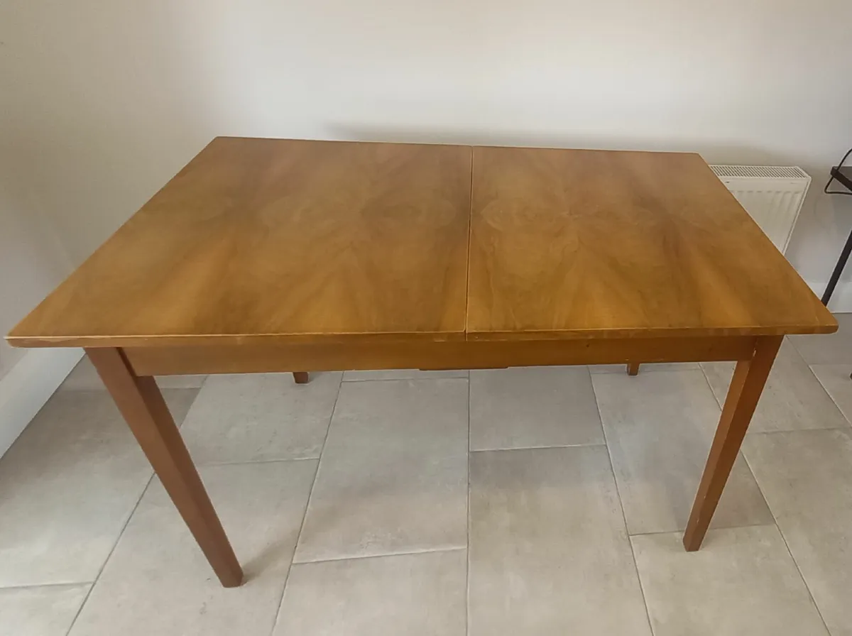 Extendable kitchen table - Image 1