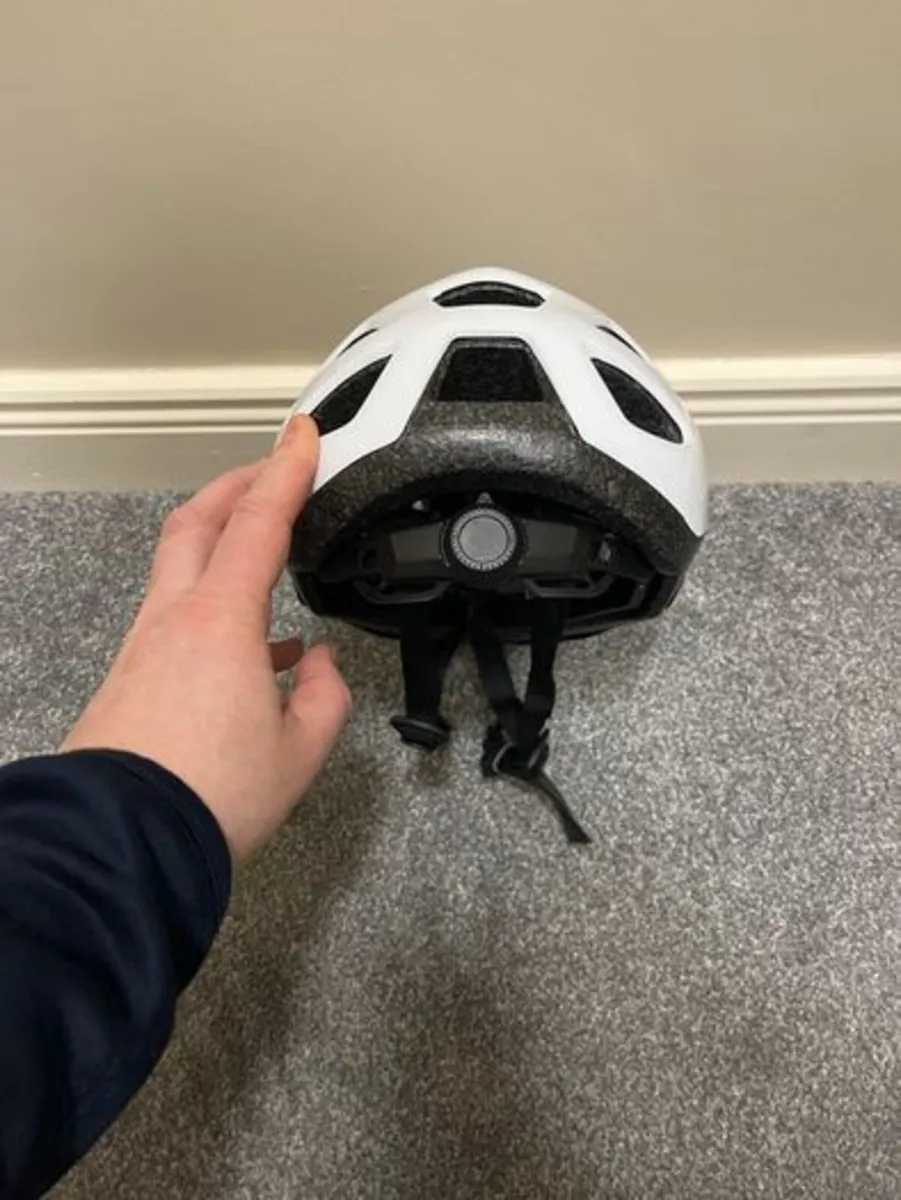Halfords Junior helmet 54-58cm - Image 3
