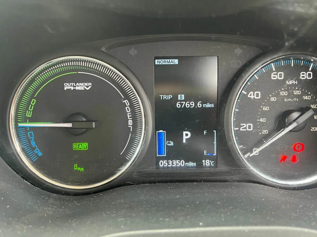 Mitsubishi Outlander 2017 PHEV - Low Mileage - Image 2