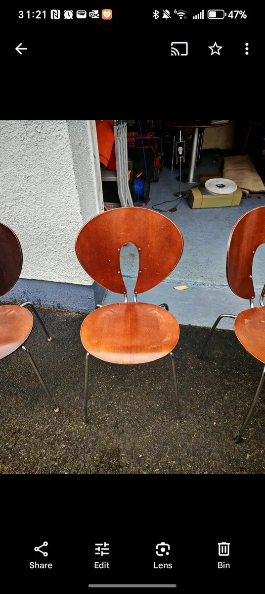 Kitchen table and chairs - Image 2