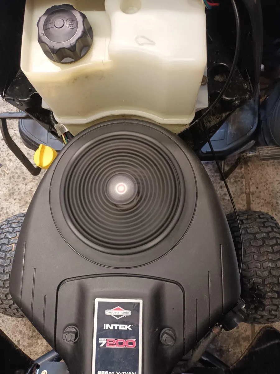 Replacement 20hp V.twin Briggs engine - Image 2