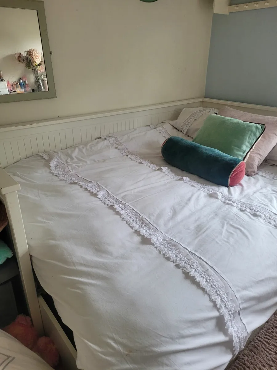 Beds - Image 2