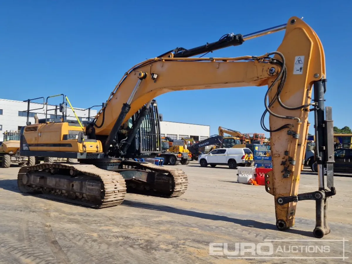 2018 Hyundai HX380LC - Image 2
