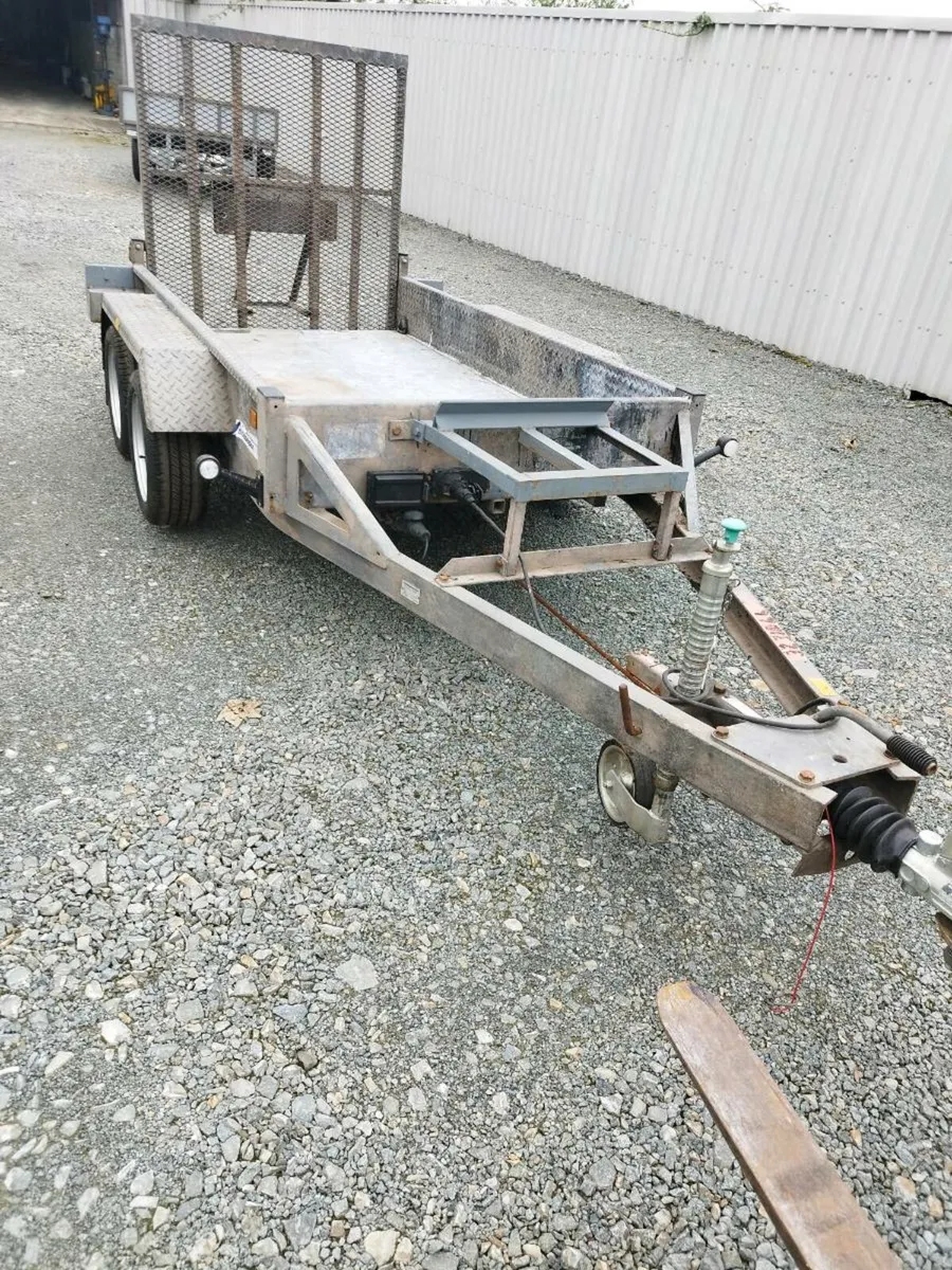 Trailer - Image 1
