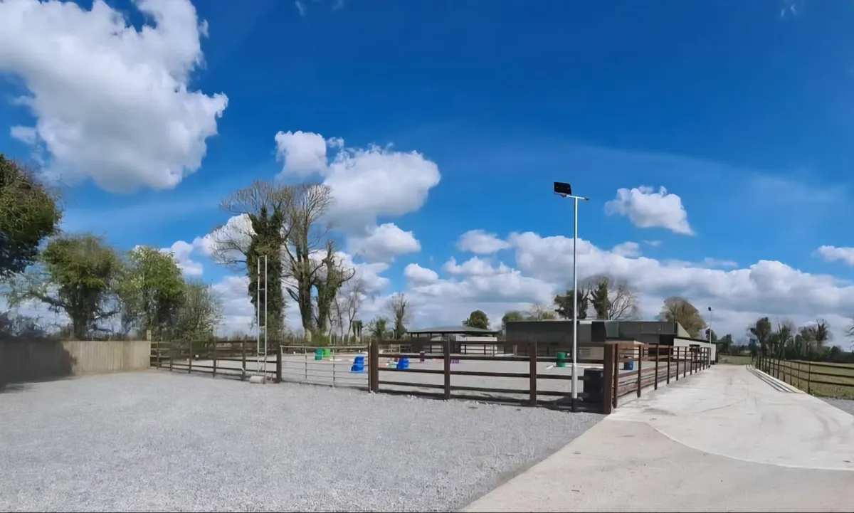 Stables/ Yard/ Livery - Image 1