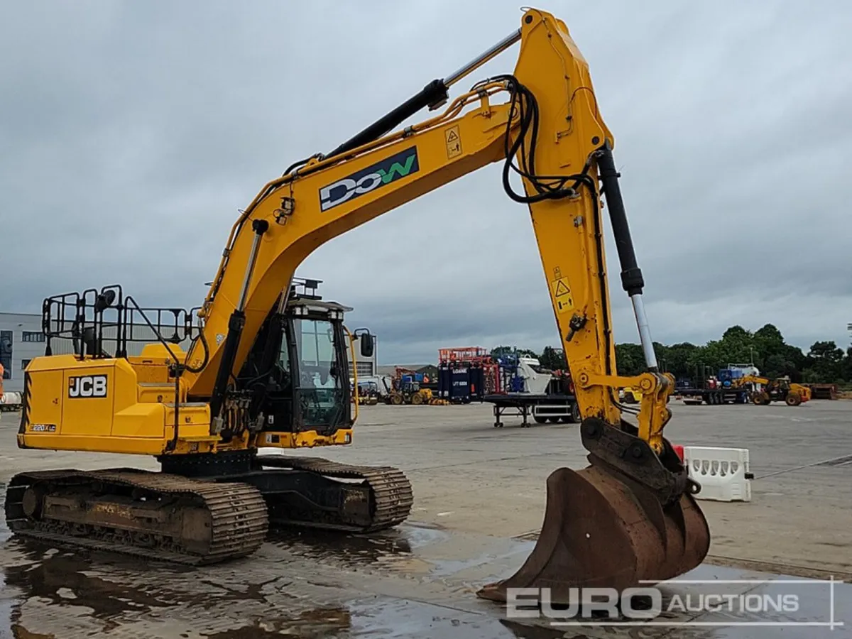 2021 JCB 220XL - Image 3
