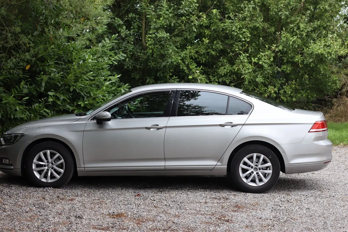 Volkswagen Passat - Image 4