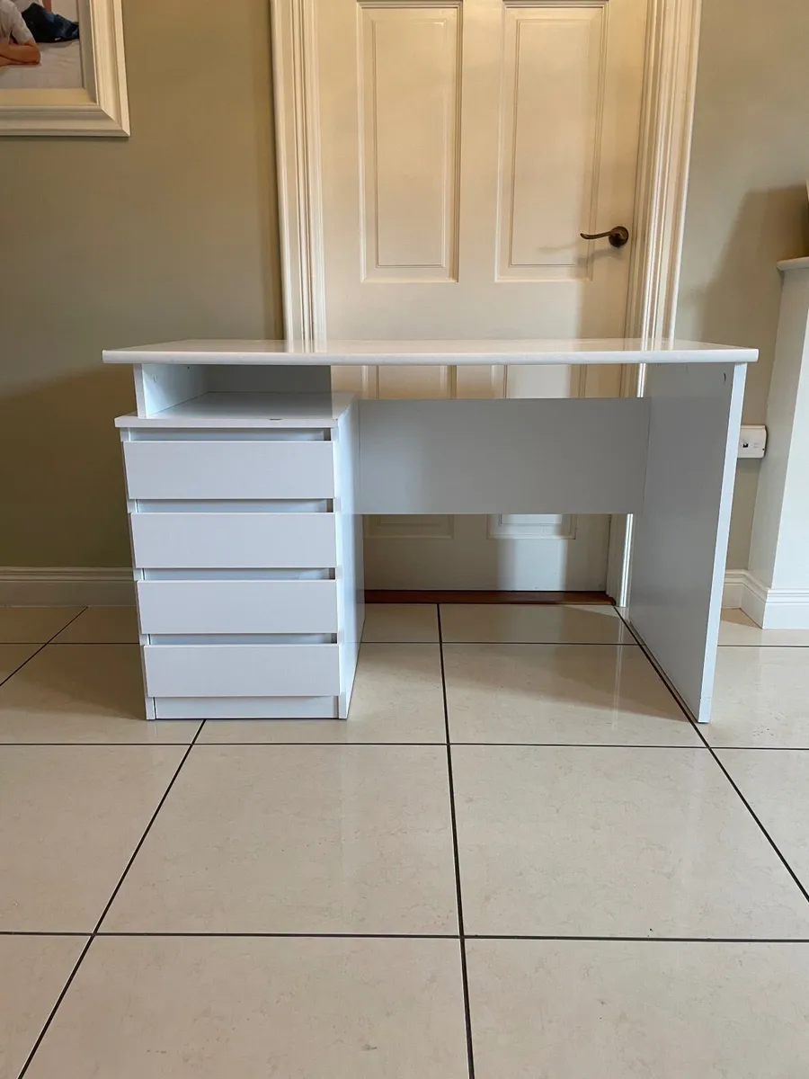 desk - Image 1