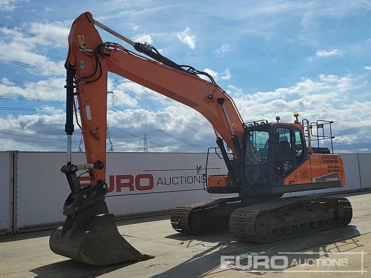 2021 Doosan DX225LC-5 - Image 3