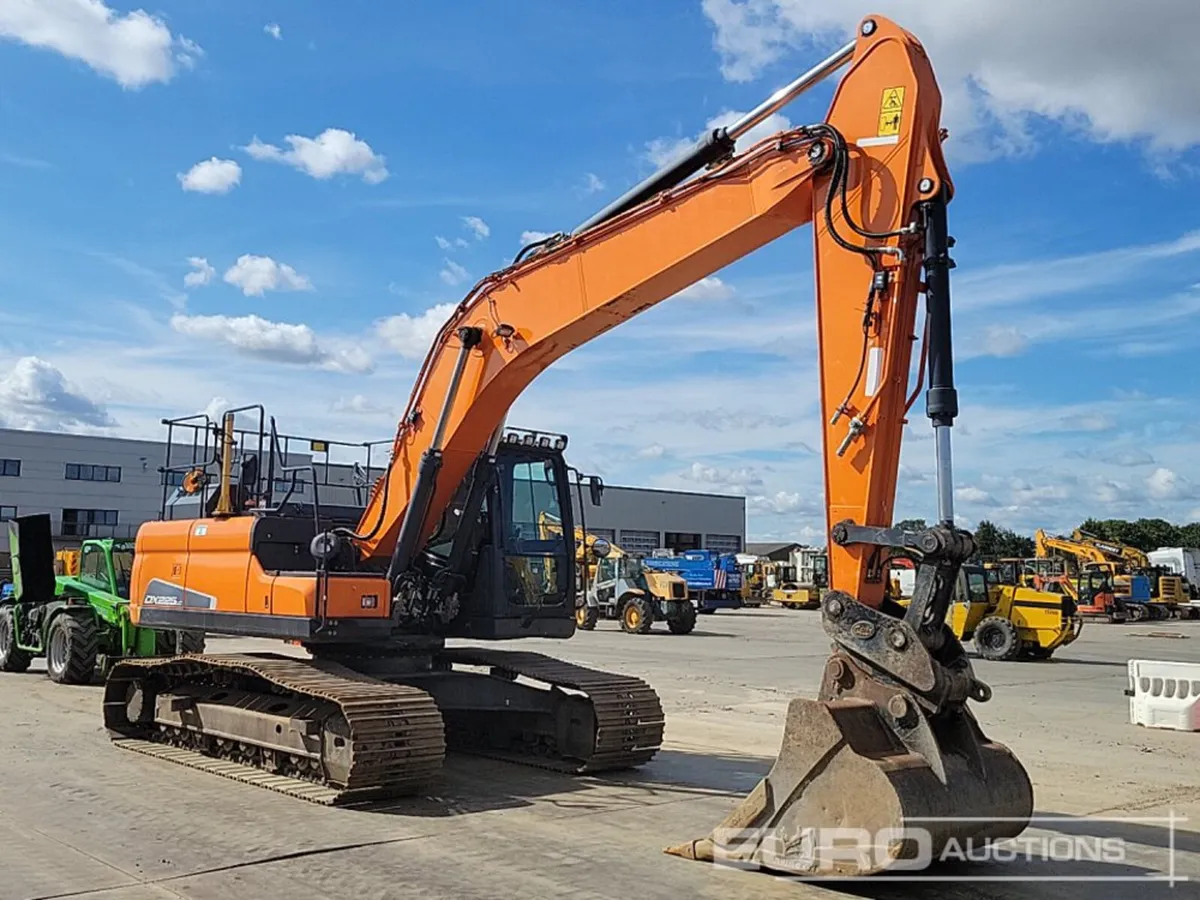 2021 Doosan DX225LC-5 - Image 1