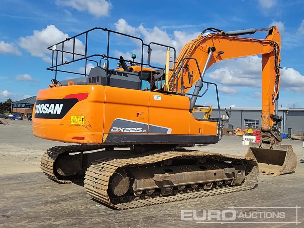 2021 Doosan DX225LC-5 - Image 2