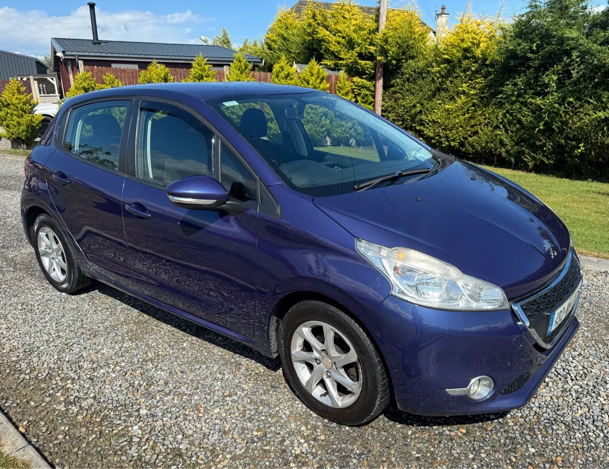 Peugeot 208 - Image 1