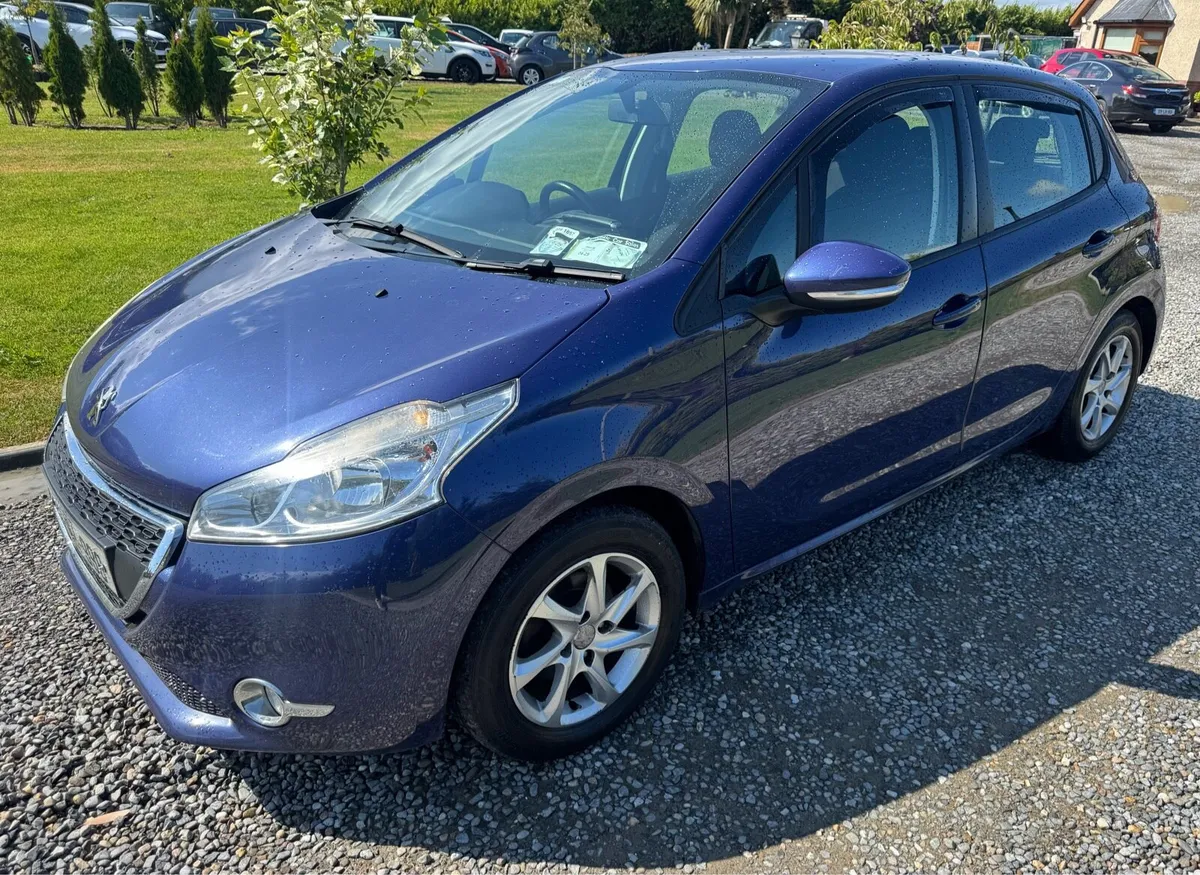 Peugeot 208 - Image 2