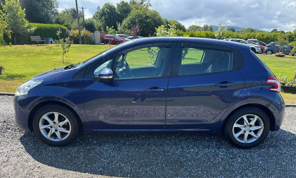Peugeot 208 - Image 3