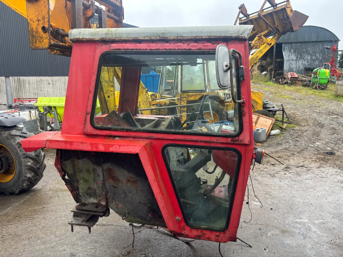 MF 590 Tractor Cab - Image 2