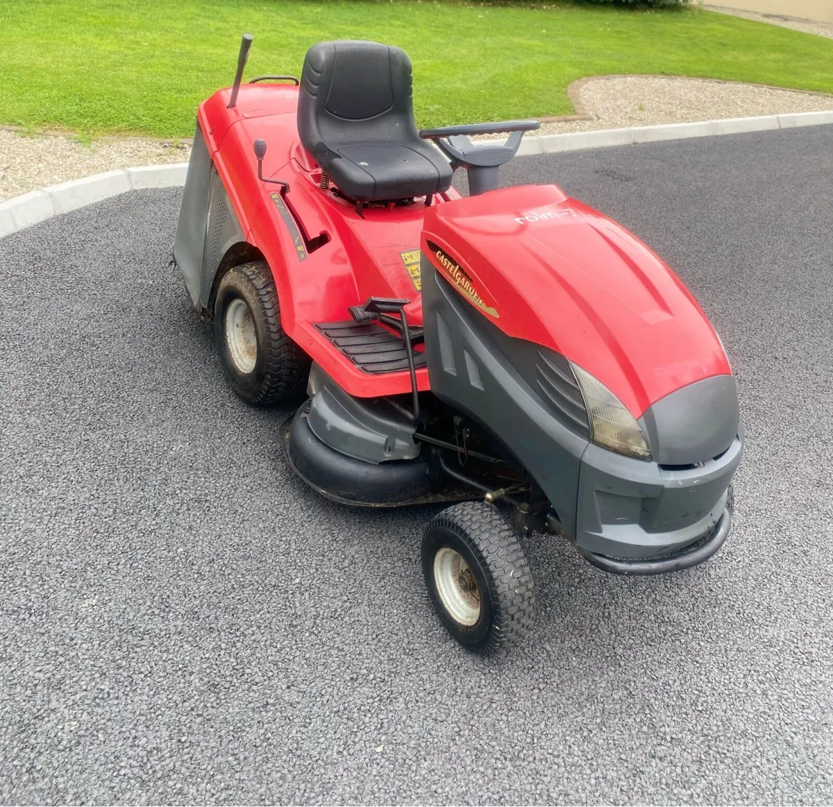 Castlegarden ride on lawnmower - Image 2
