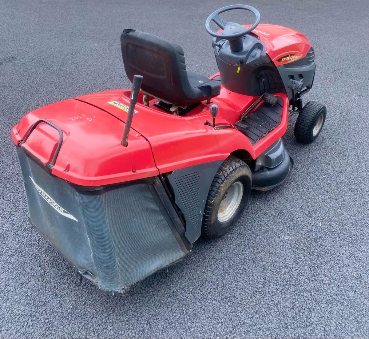 Castlegarden ride on lawnmower - Image 3