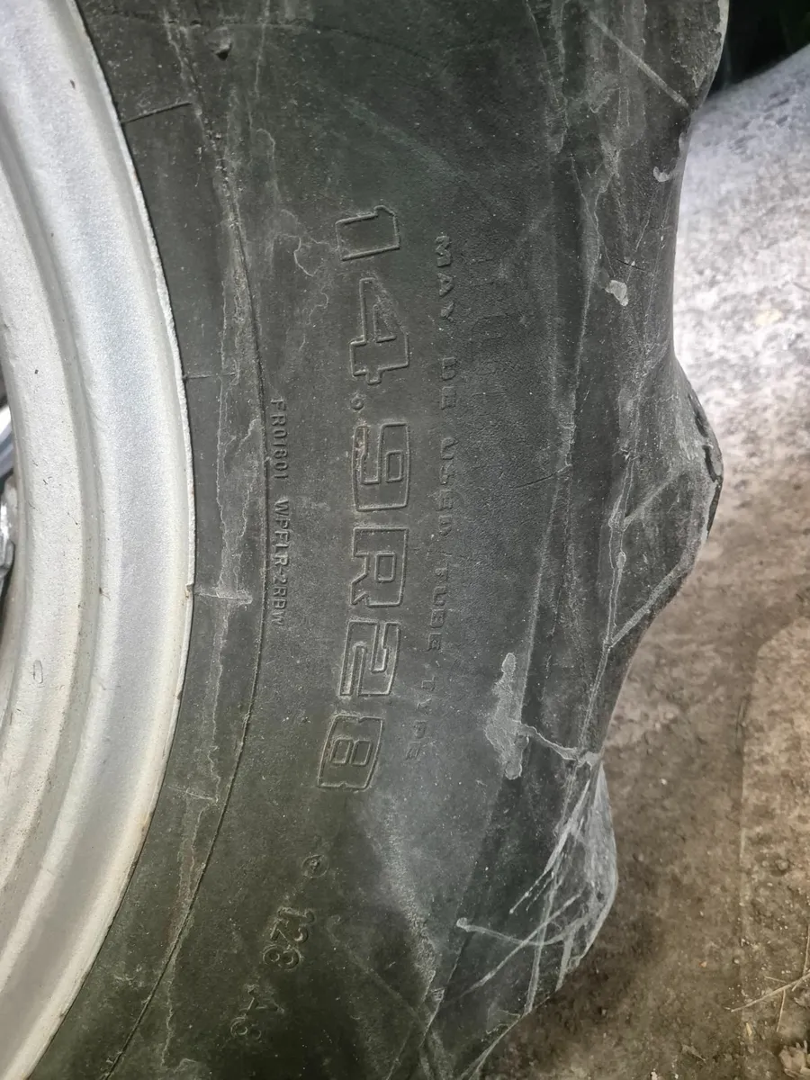Massey Ferguson 699 wheels and tyres - Image 3