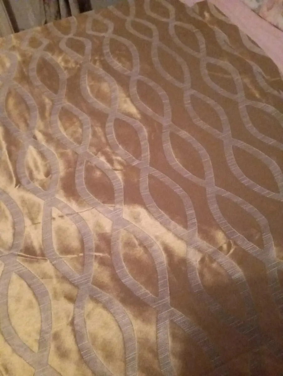 Curtains - Image 2
