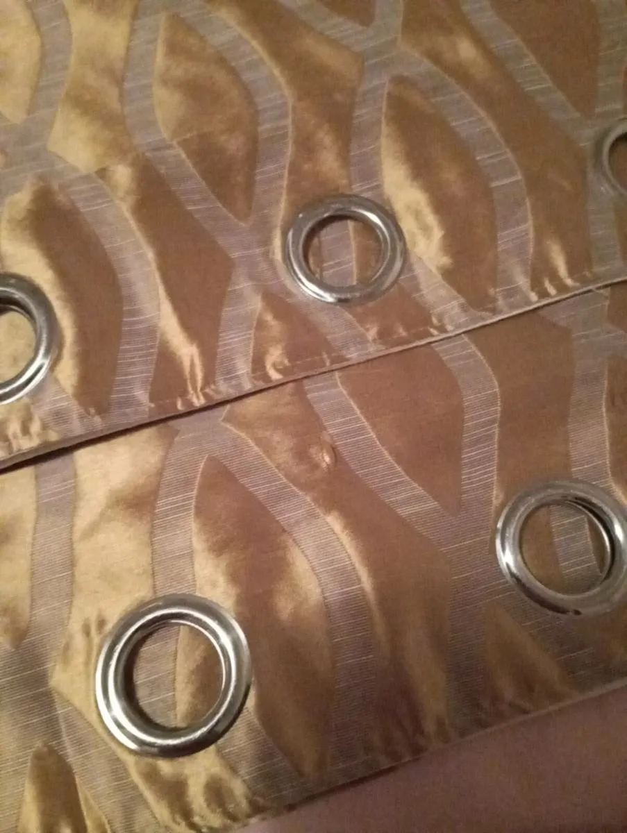 Curtains - Image 3