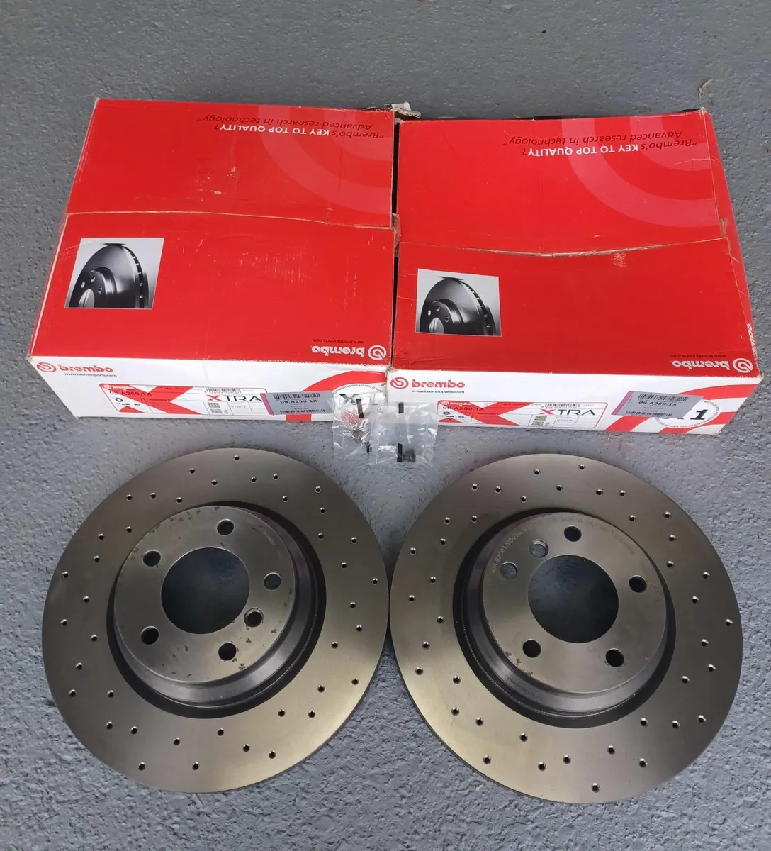 *NEW* BMW E90 BREMBO front discs - Image 1