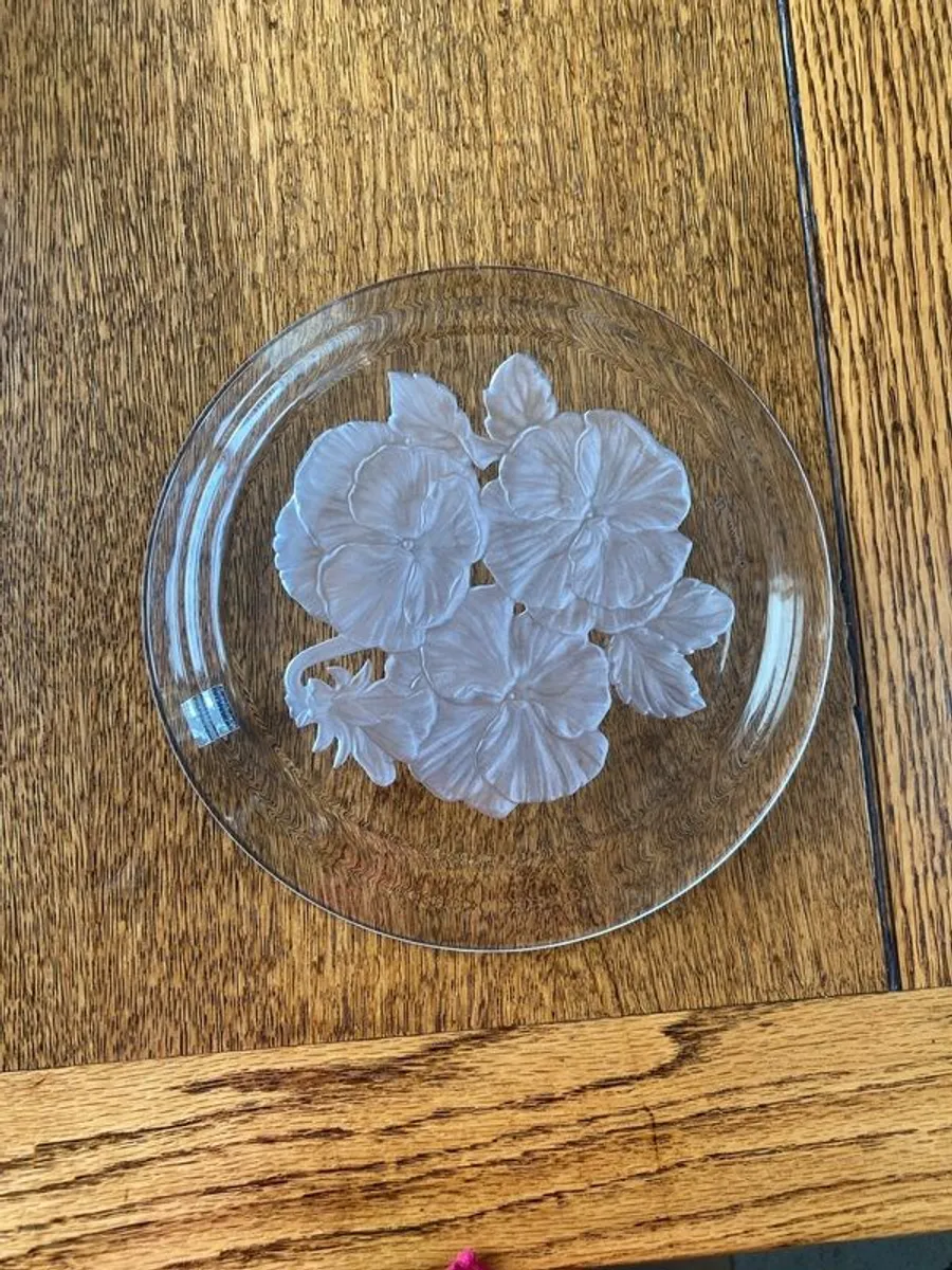 Hoya Frosted Lead Crystal plate. - Image 3