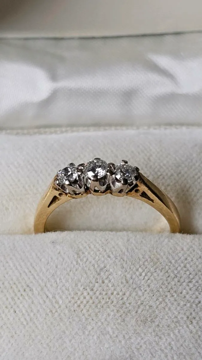 18ct, 3 Stone, Yellow Gold Engagement Ring Size 6 - Image 1