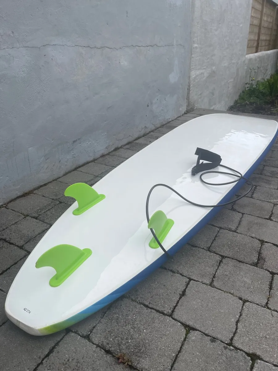 Surfboard like new from Malibu - Image 3