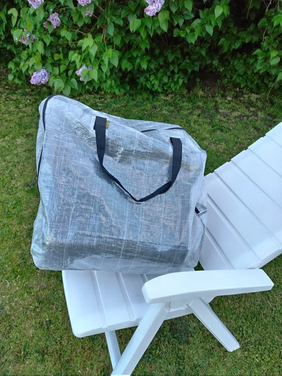 x1 Large White Plastic Recliner Garden Chair - Image 1