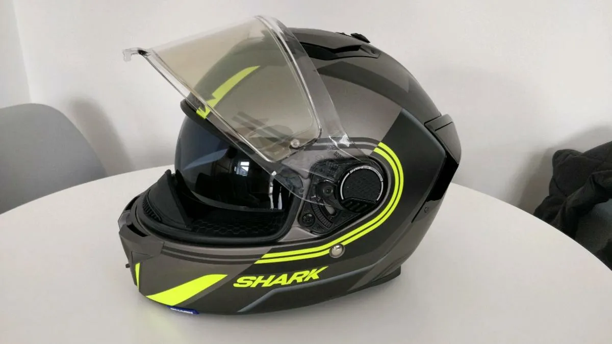 Shark Spartan GT Motorbike Helmet - Image 2