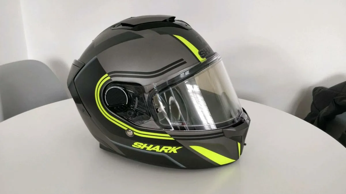 Shark Spartan GT Motorbike Helmet - Image 1