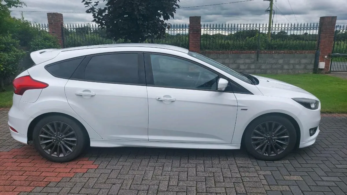 FORD FOCUS ST LINE 1.5TD 120PS 2017 - Image 3