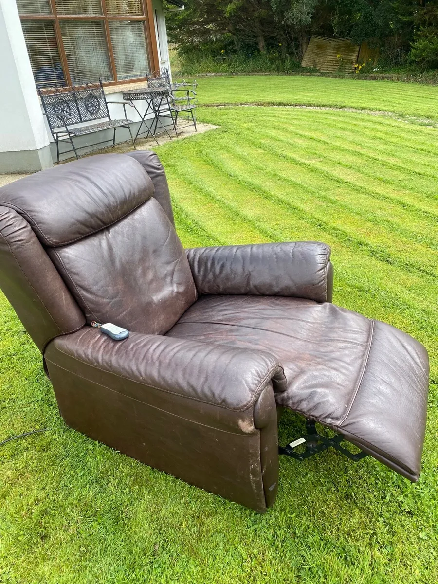 Natuzzi Leather Electric Recliner Massage Chair - Image 4