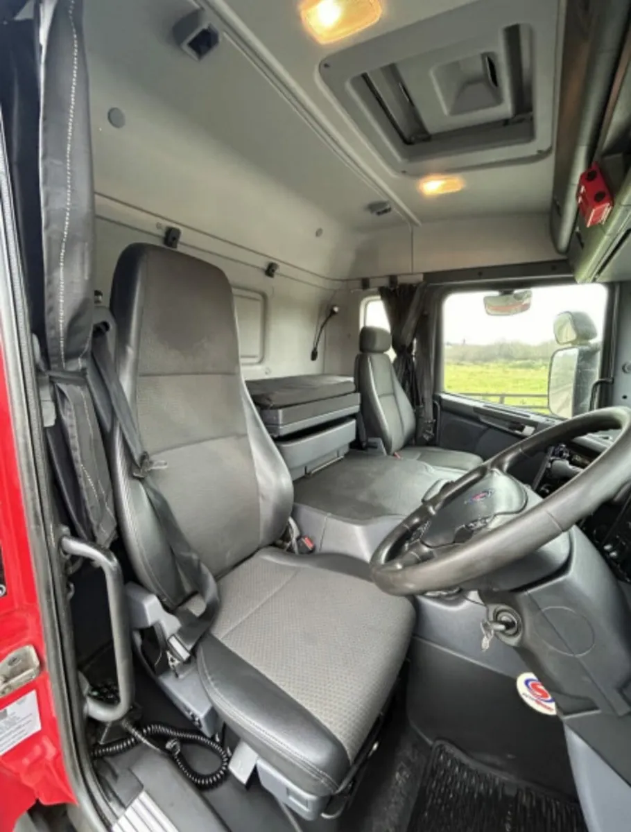 Scania p230 hiab flatbed - Image 2