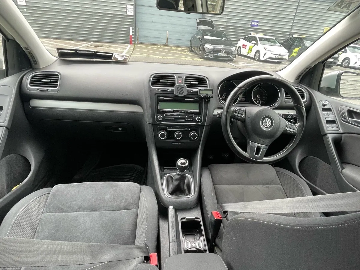 2010 Volkswagen Golf - Image 4