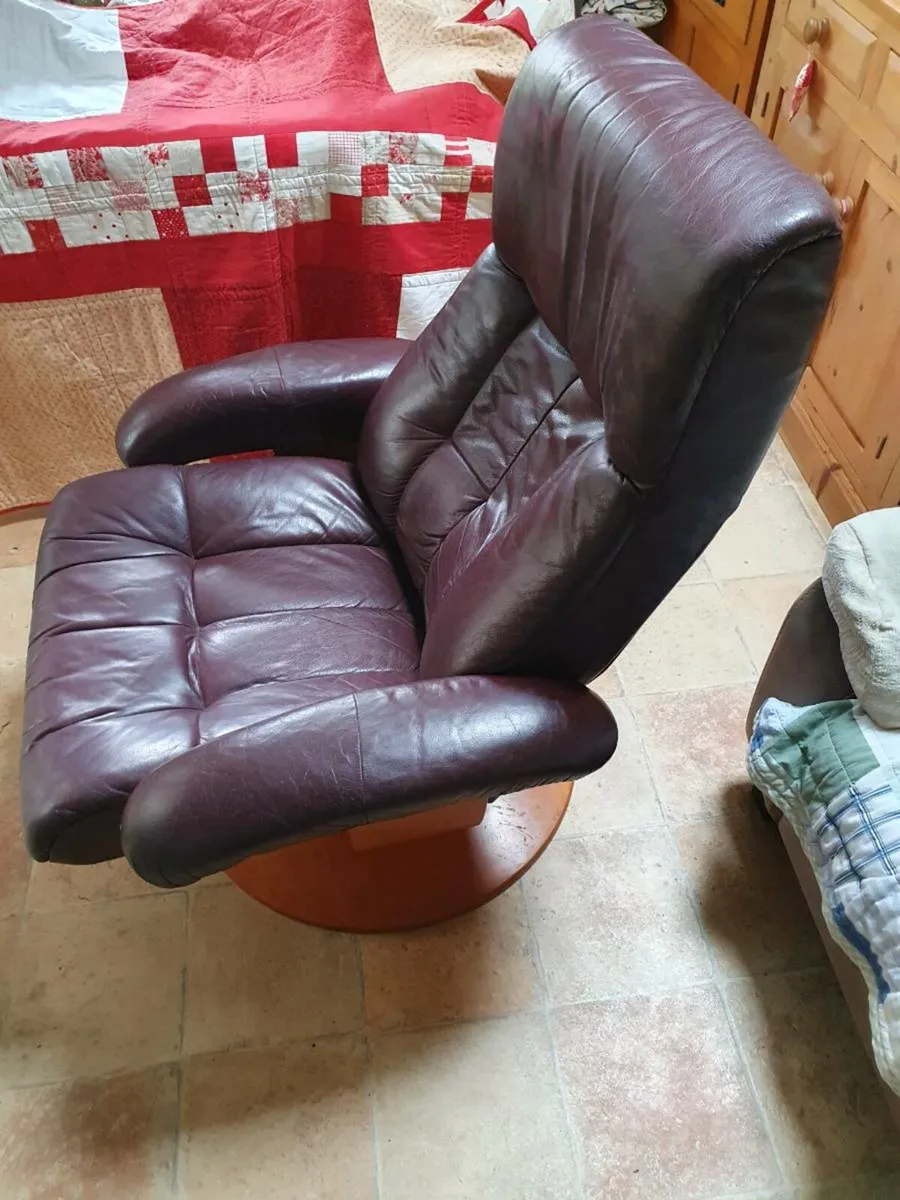 Mid centuary  leather swivel chair - Image 1
