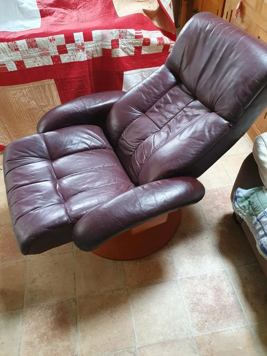 Mid centuary  leather swivel chair - Image 2